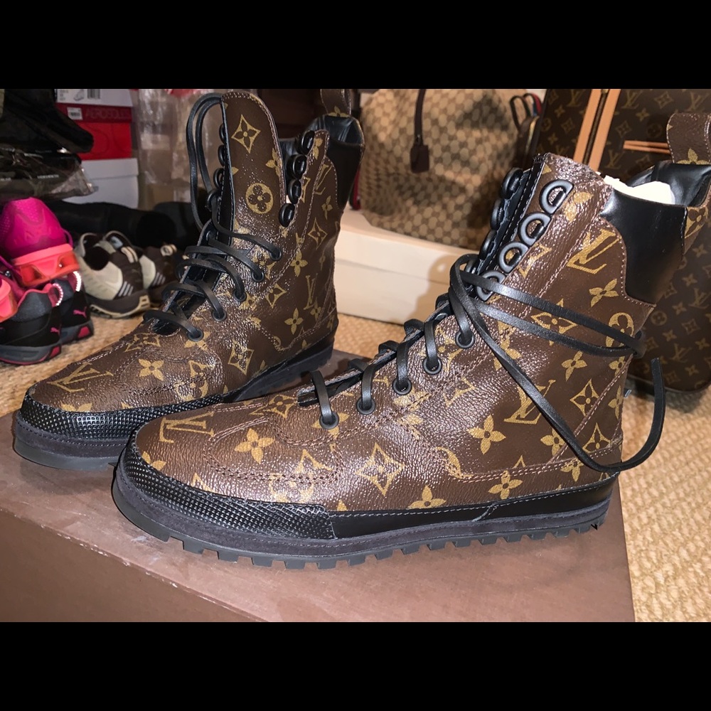 LOUIS VUITTON BOOTS SIZE 39 BRAND NEW WITH BOX
